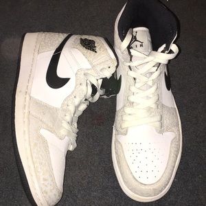 Nike air Jordans color is Black white gray